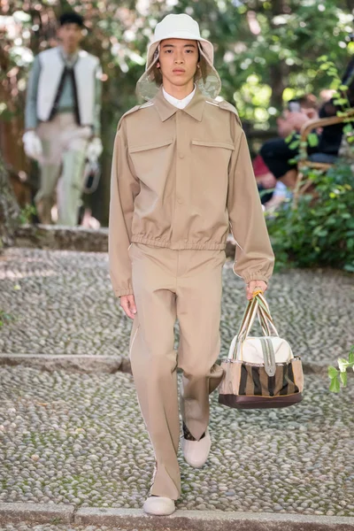Look 17